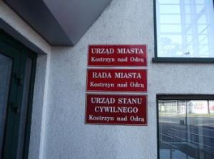 Czy się stoi, czy się leży, milion się należy